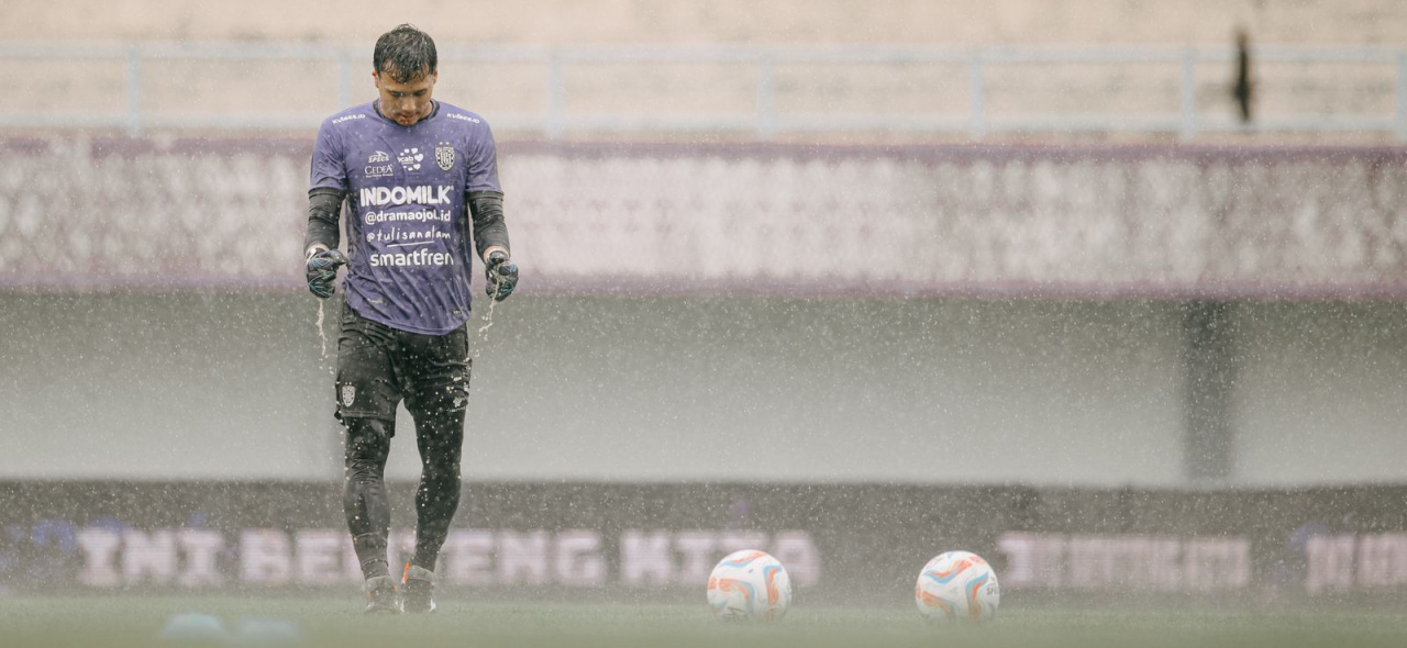 penjaga gawang bali united