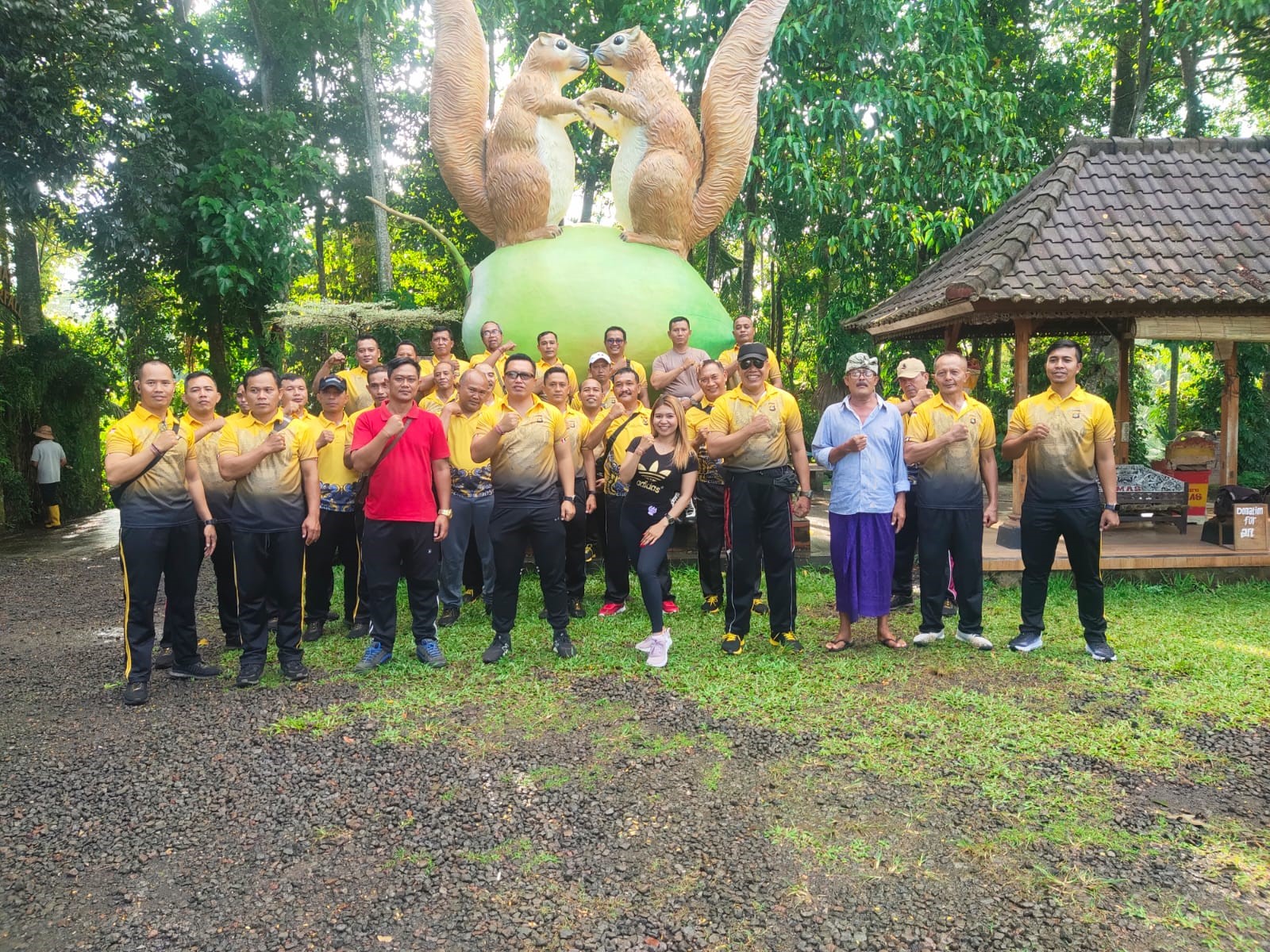 polsek gianyar di suwat waterfall