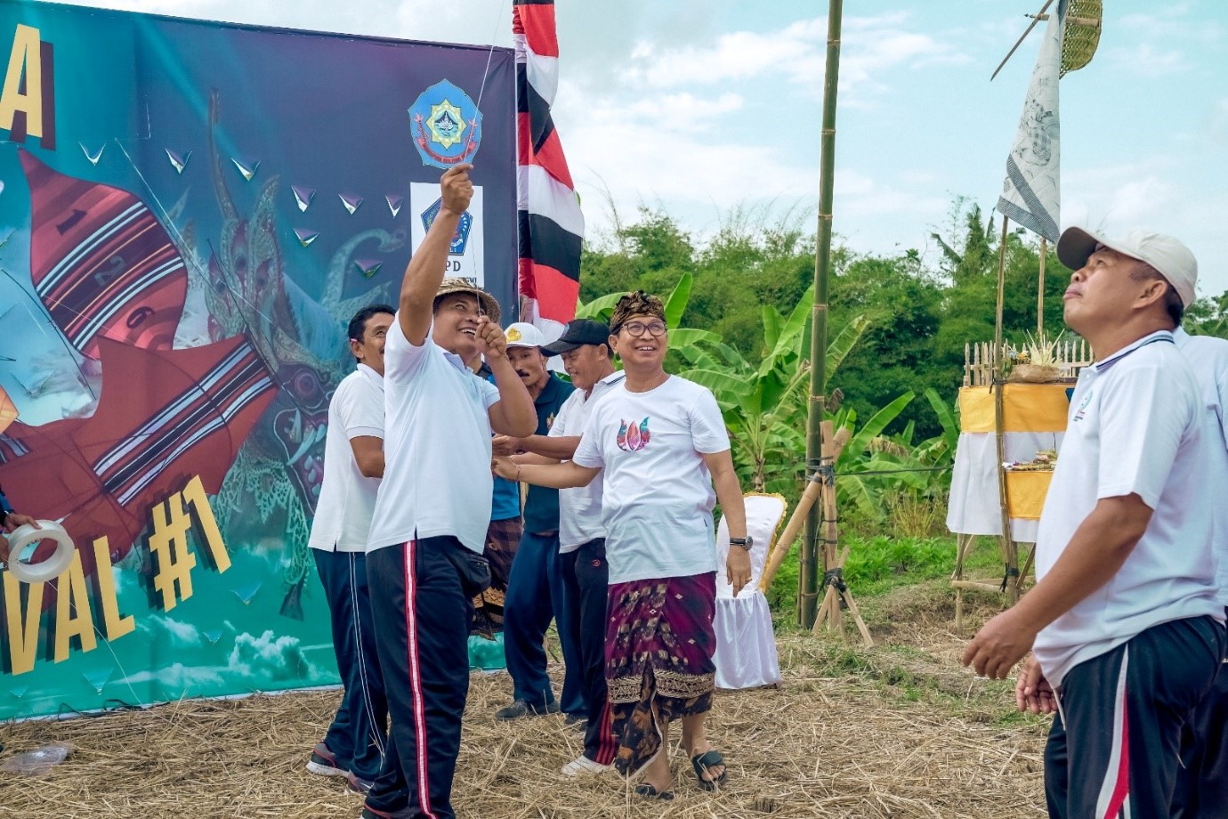 lomba layangan Asoka Kite Team