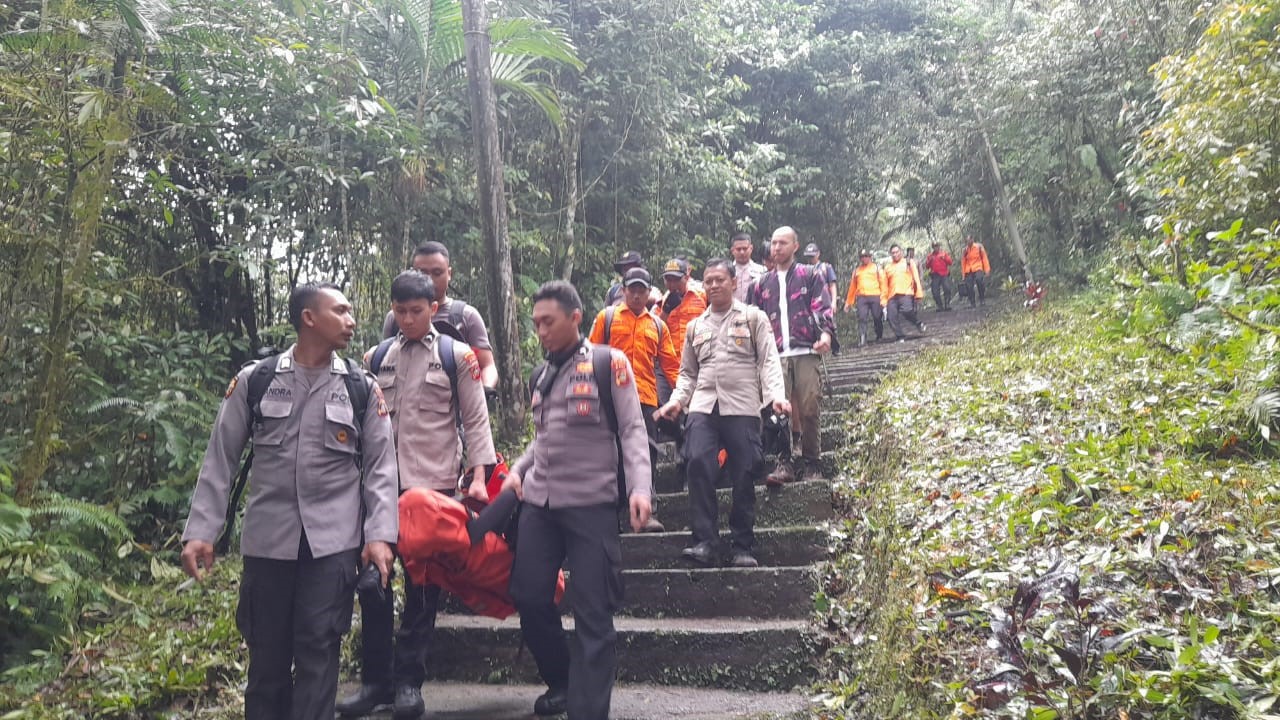 pendaki tersesat di gunung adeng