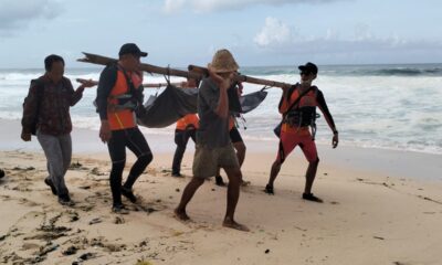 buruh tenggelam di pantai nyang-nyang