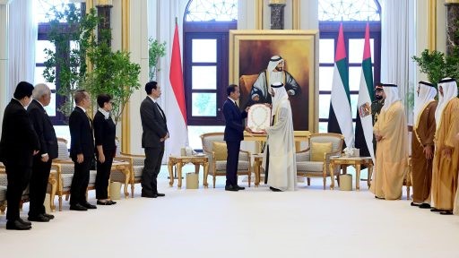 presiden jokowi terima Order of Zayed