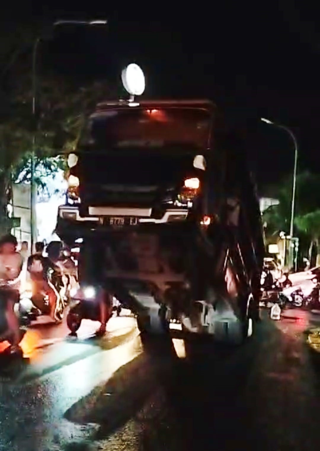 truk standing di nusa dua