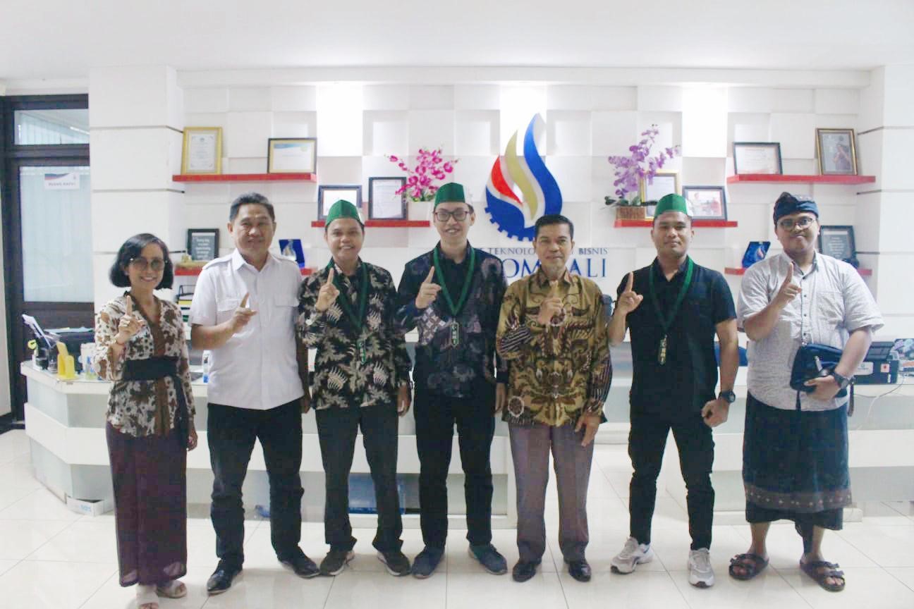 rektor stikom bali