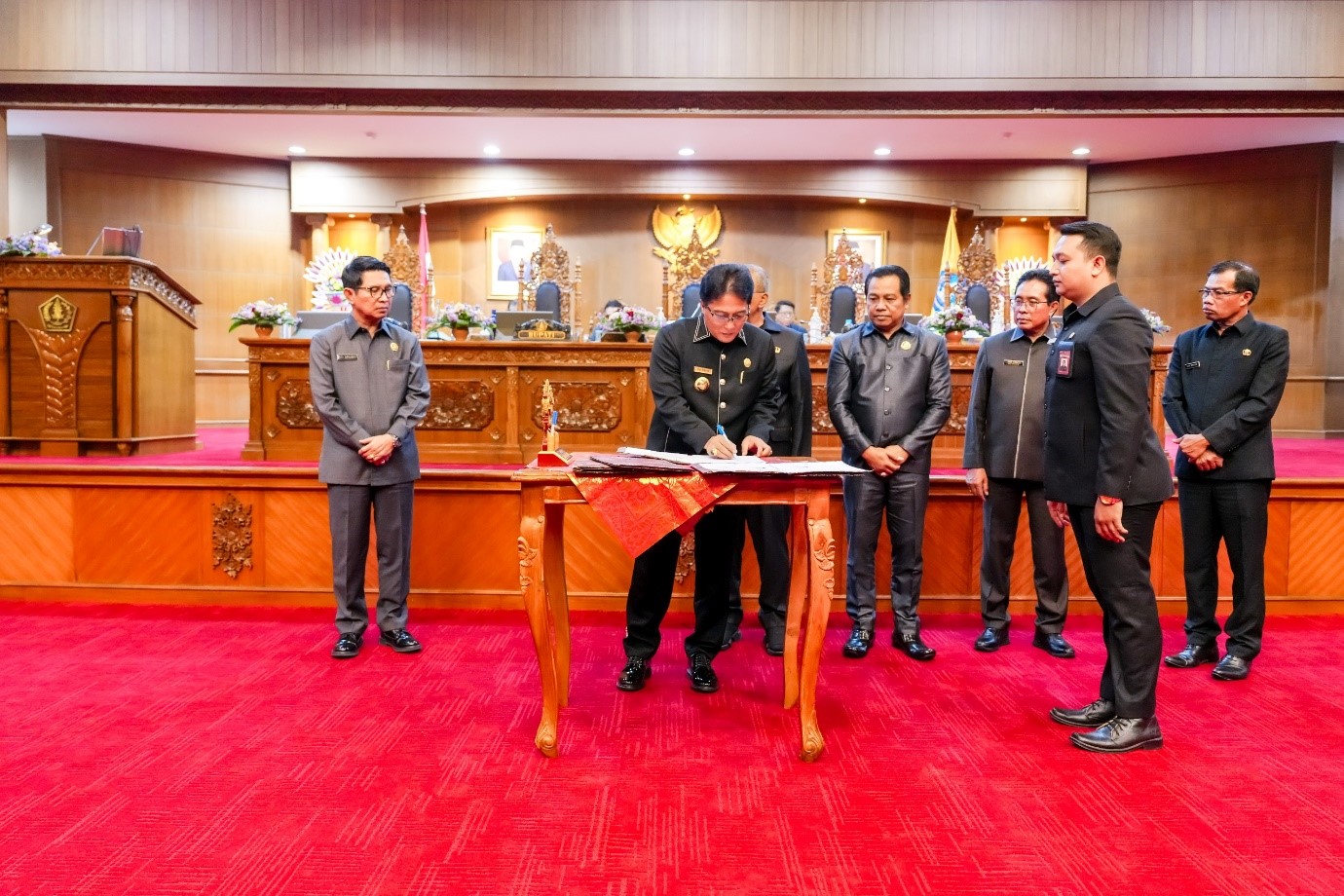 rapat paripurna dprd badung