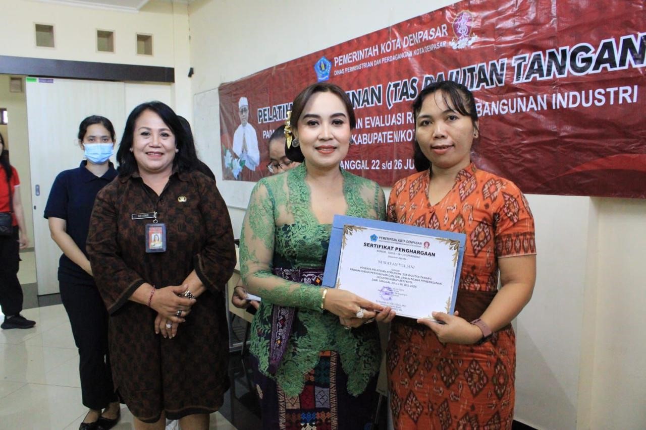 pelatihan kerajinan tas