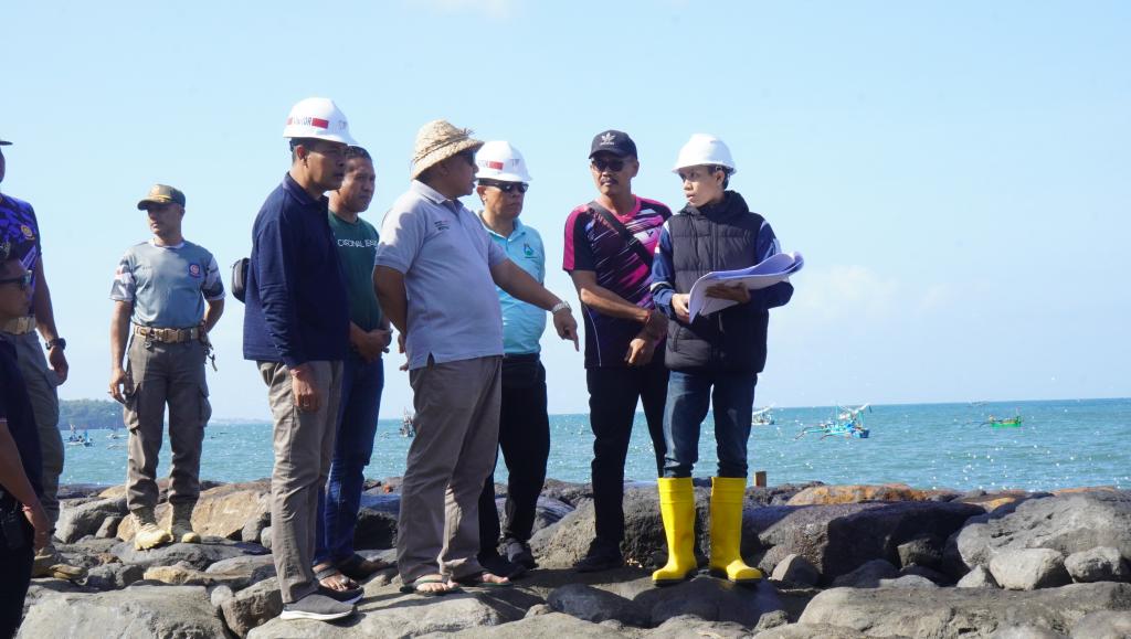 pantai pebuahan