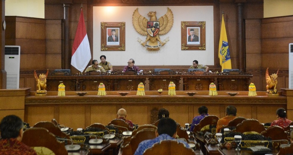rapat paripurna dprd bali