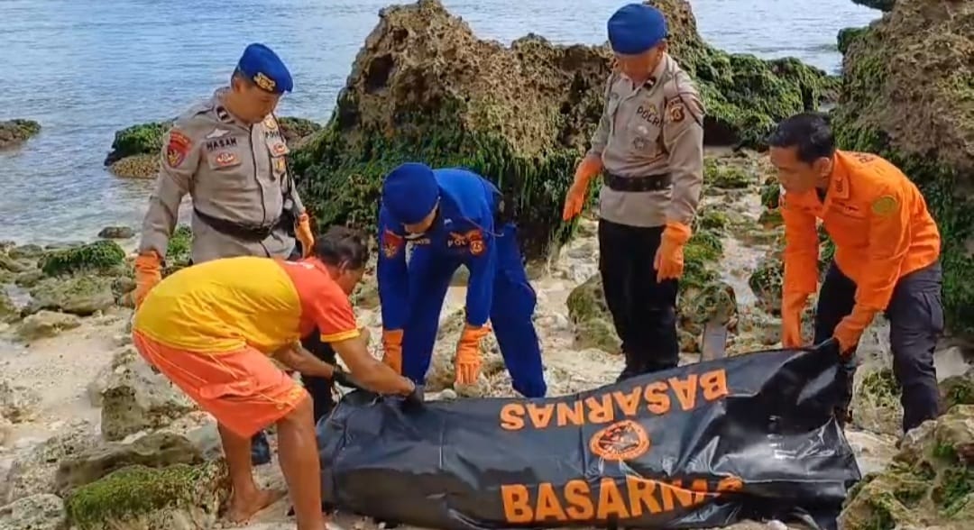 jenasah wna di pantai bingin