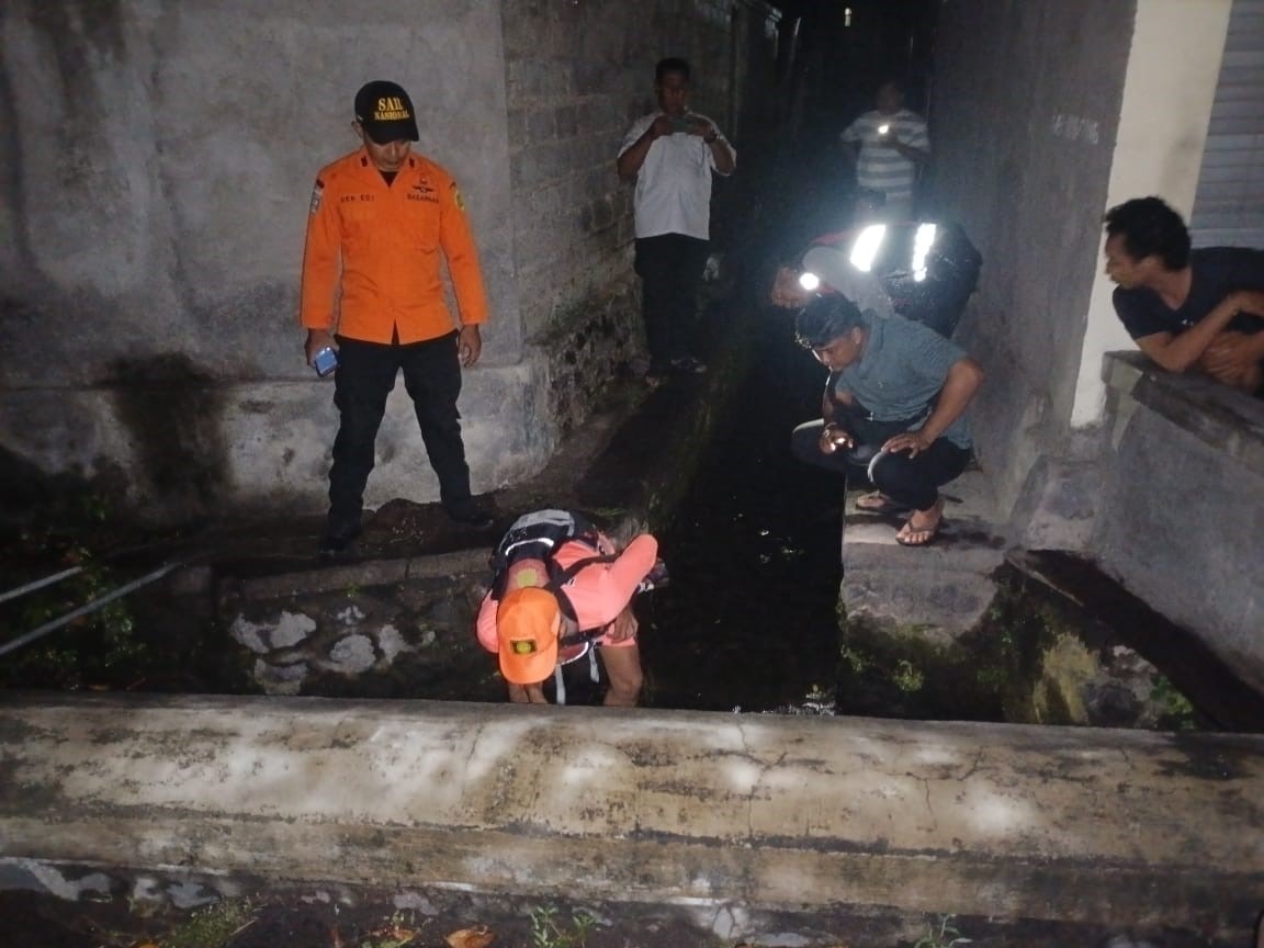 anak hanyut di desa pesagi
