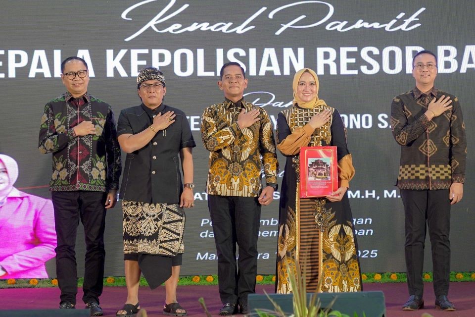 Bupati Giri Prasta