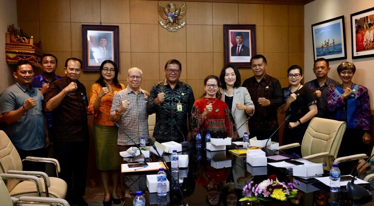 denpasar tuan rumah escom