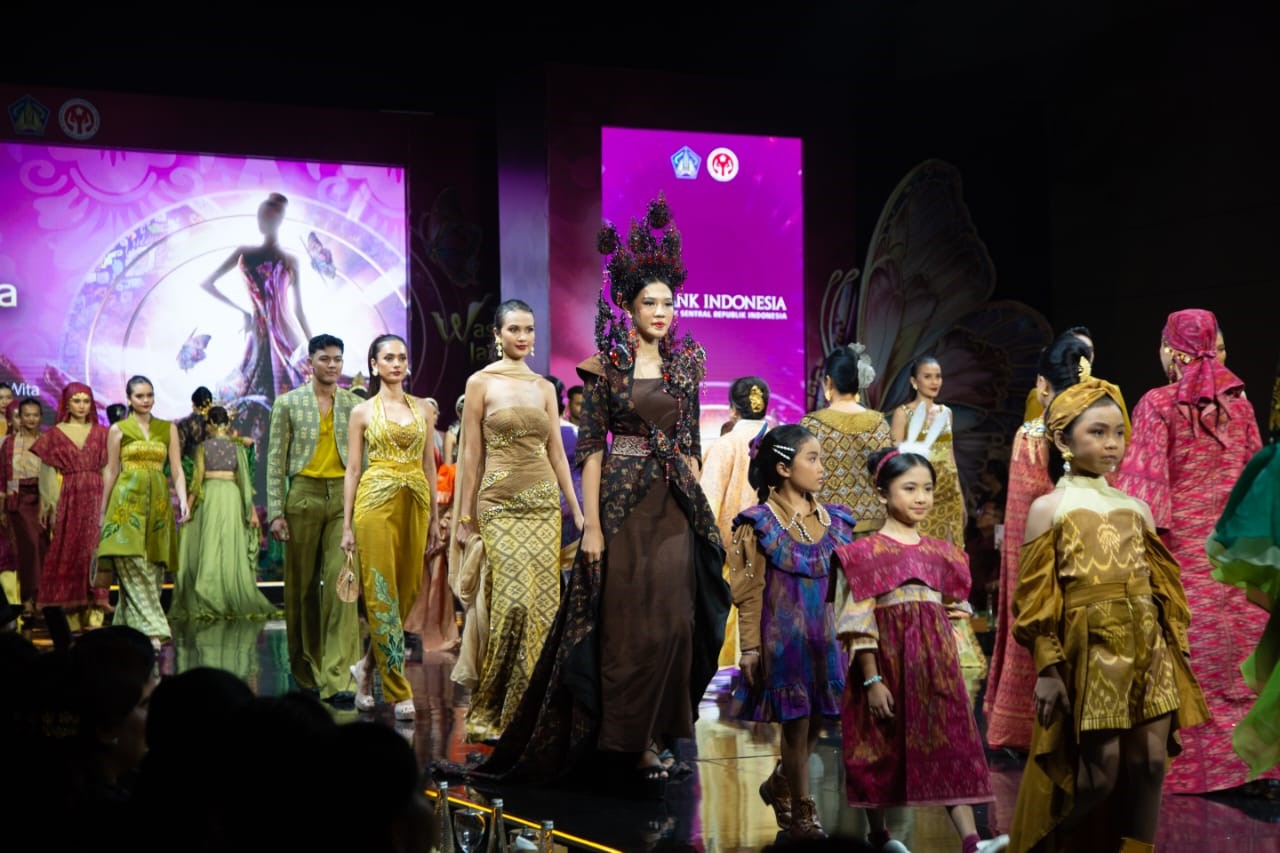 fashion show dekranasda bali