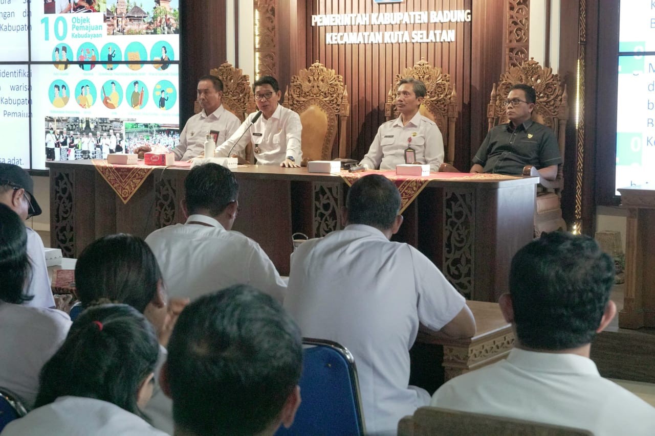 Bupati Adi Arnawa