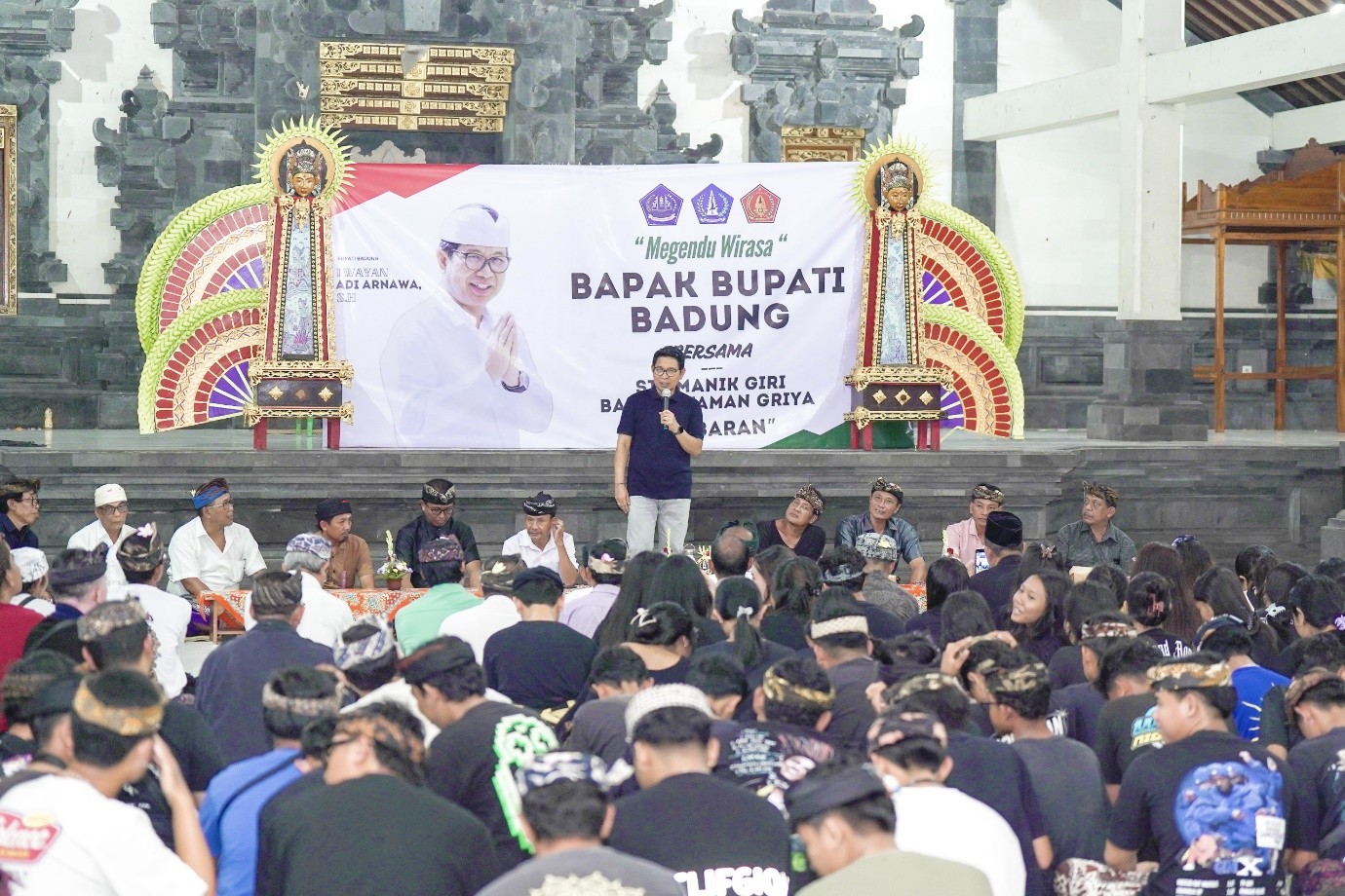 Bupati Adi Arnawa Megendu Wirasa bersama STT Manik Giri Banjar Taman Griya dan Tokoh Masyarakat di Banjar Taman Griya