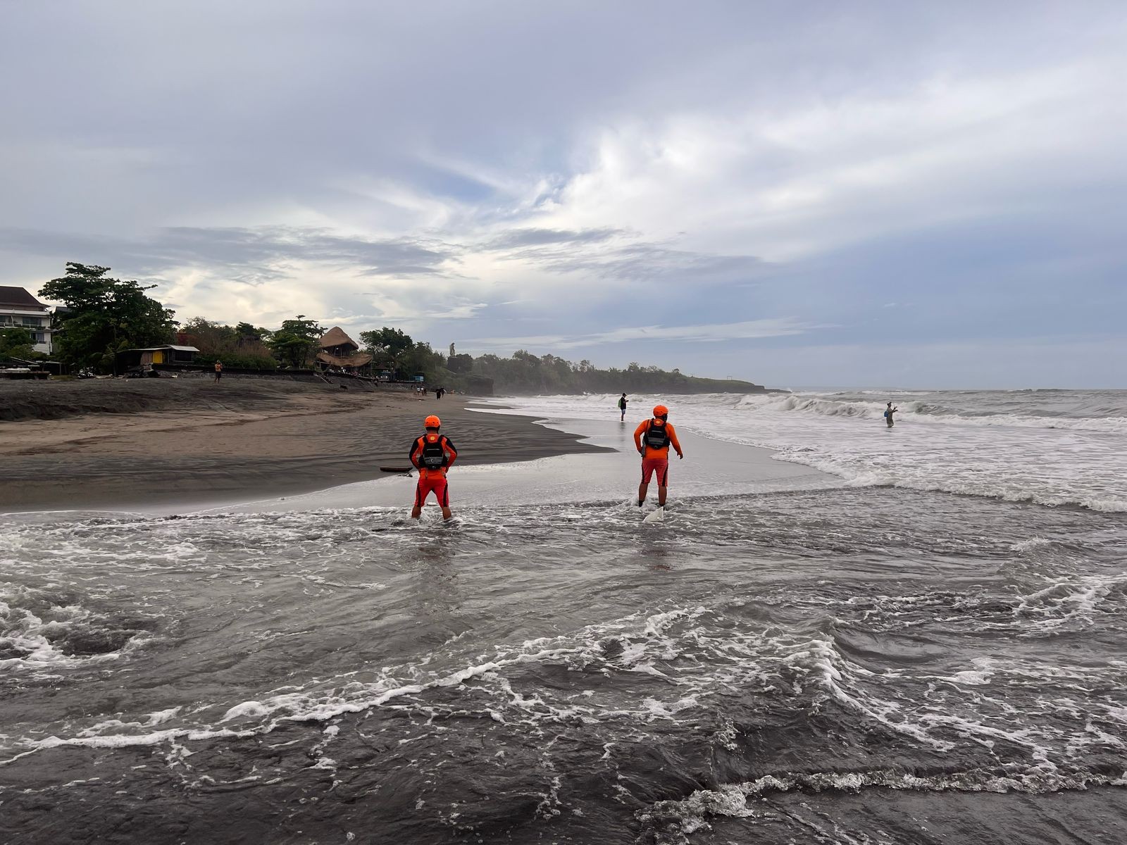 nelayan hilang di tanah lot