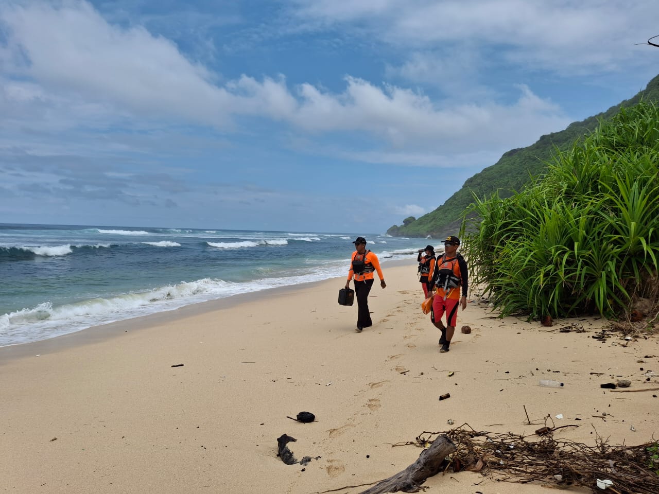 WNa terseret arus di pantai nyang-nyang