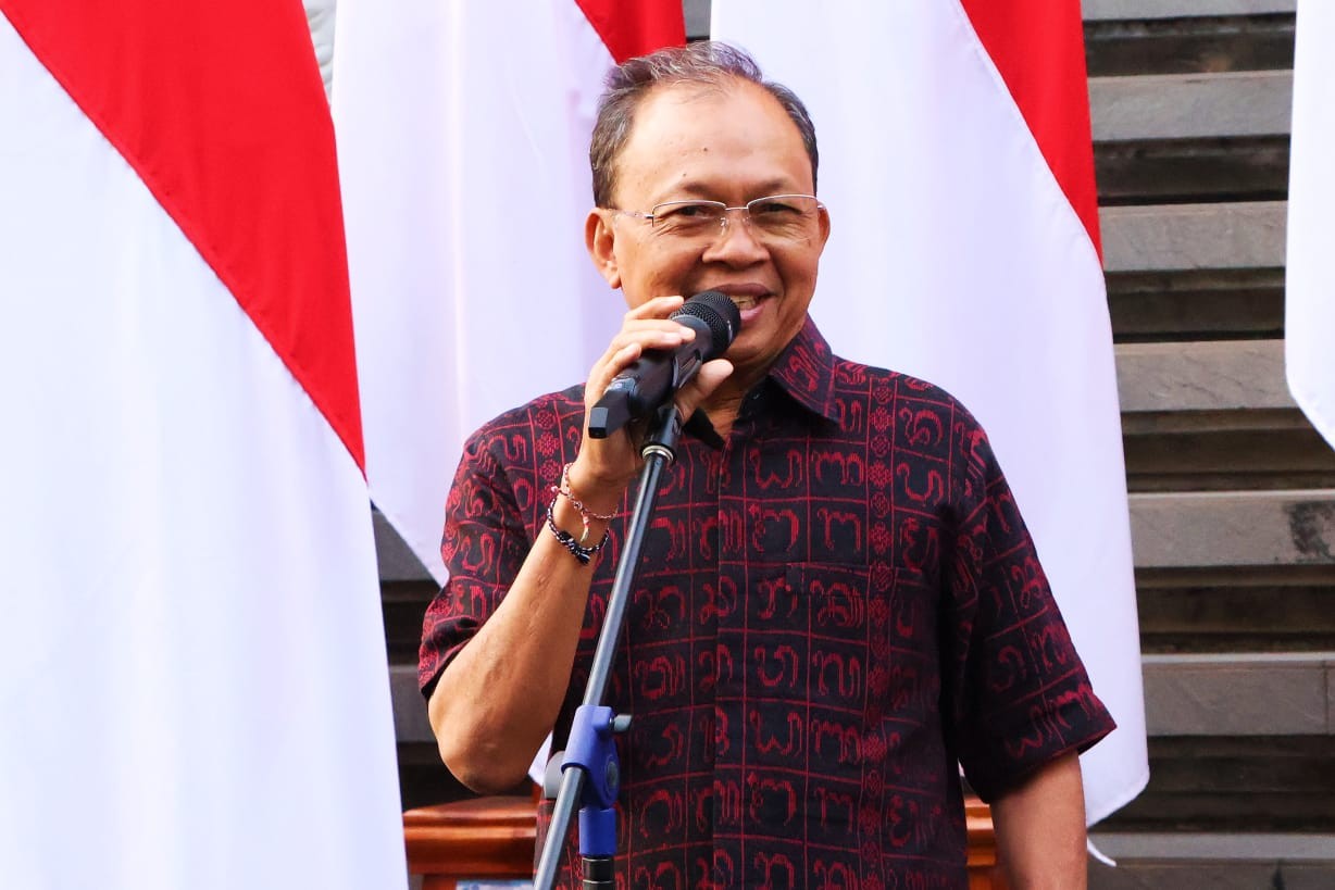 Belajarlah dari Gubernur Bali Wayan Koster soal penanganan sampah. Upaya yang dilakukan Gubernur Koster diapresiasi banyak pihak