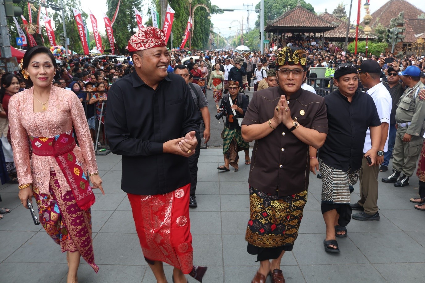 pawai budaya HUT gianyar