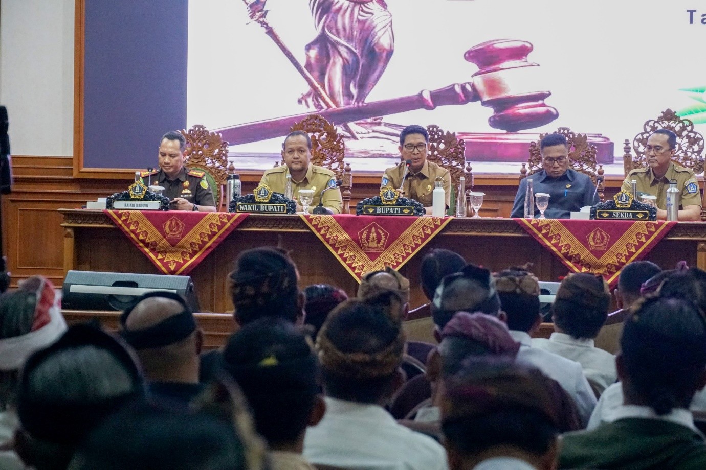 Bupati Adi Arnawa