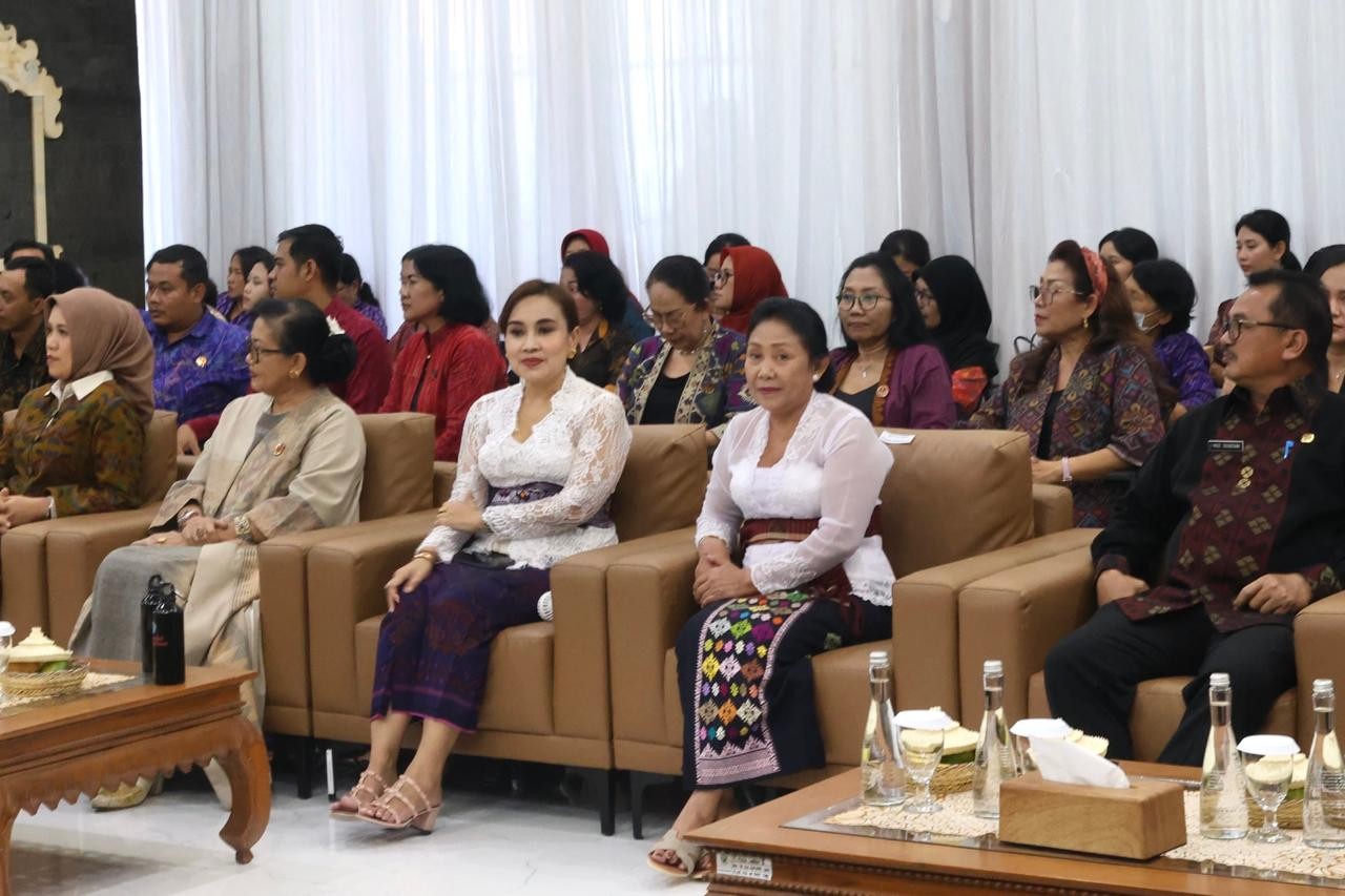peragaan endek hari kartini
