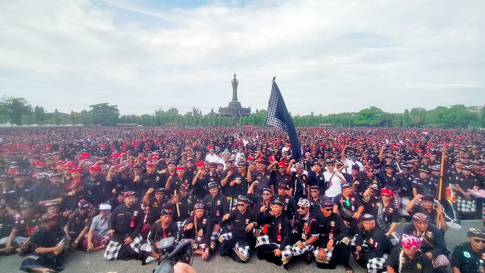 gelar agung pecalang