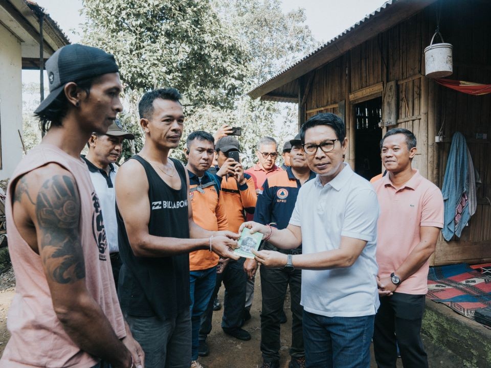 Bupati Adi Arnawa