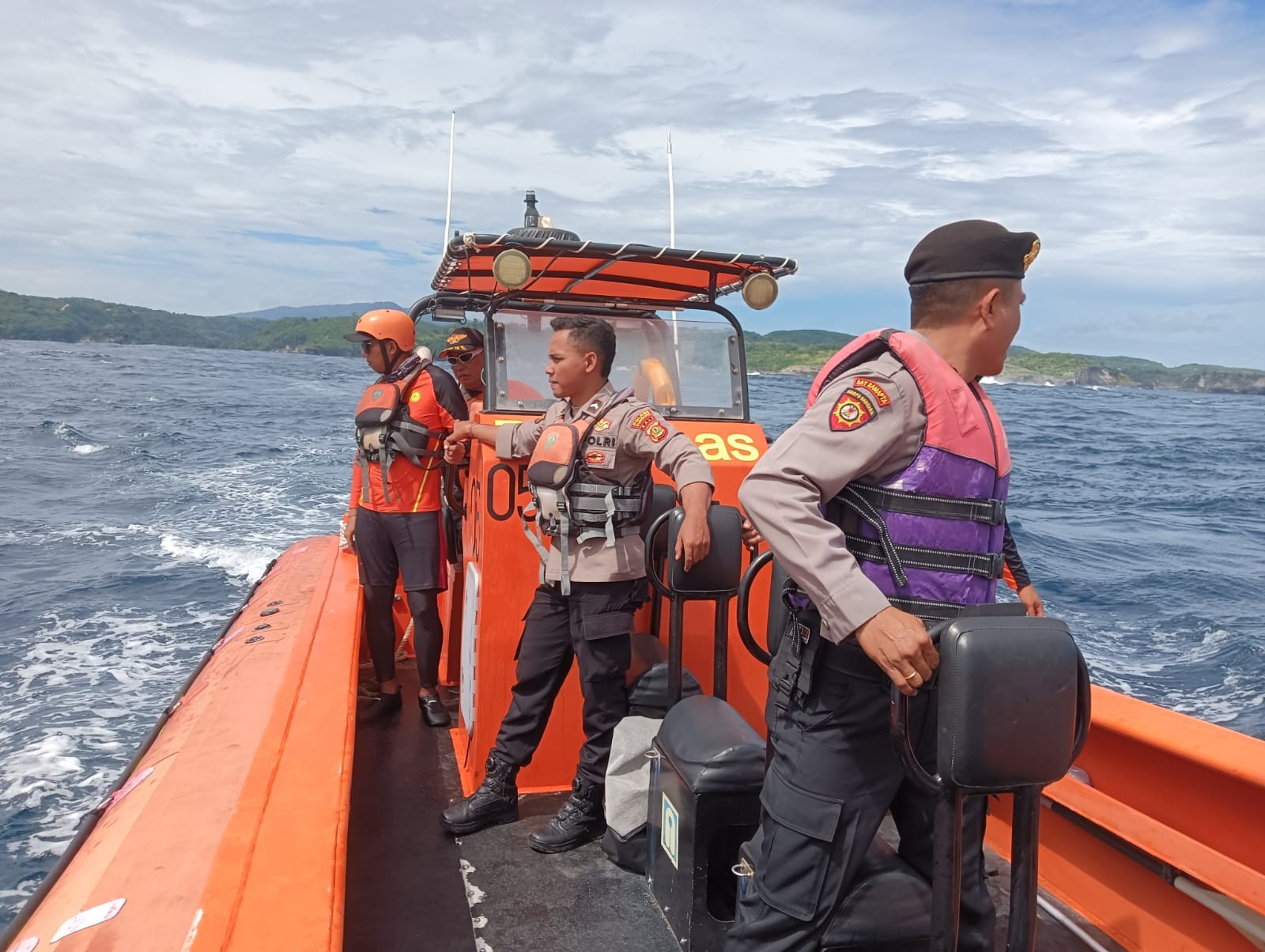 pemancing terjatuh di nusa penida