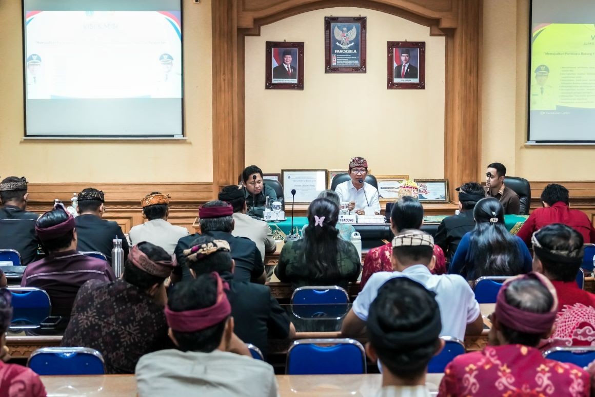 Bupati Adi Arnawa