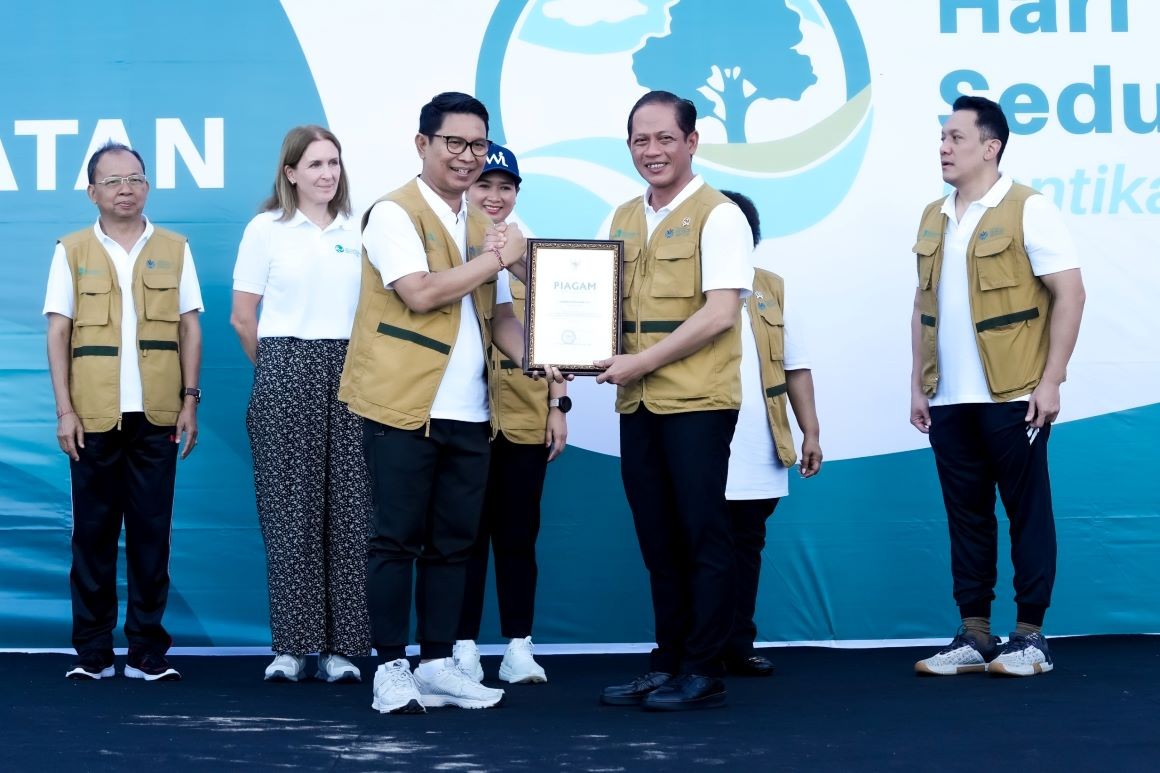 Bupati Adi Arnawa
