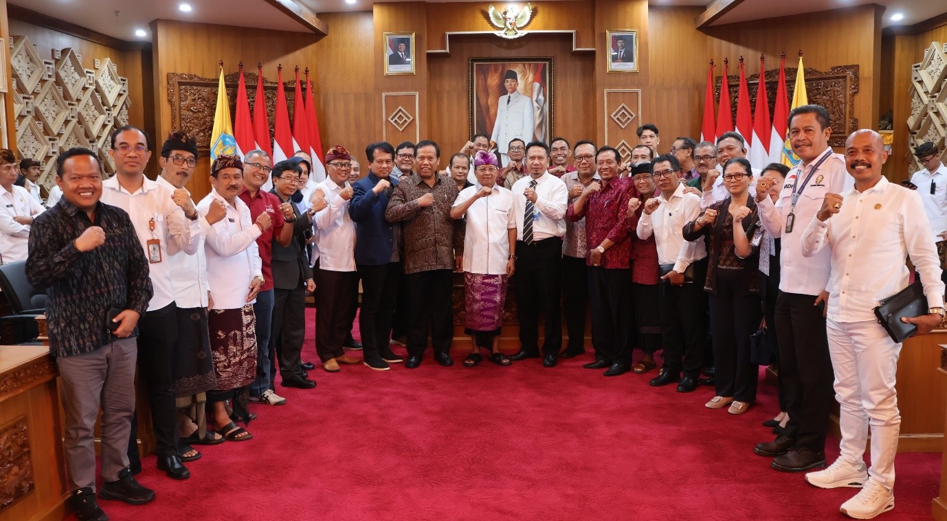 satu keluarga satu sarjana koster