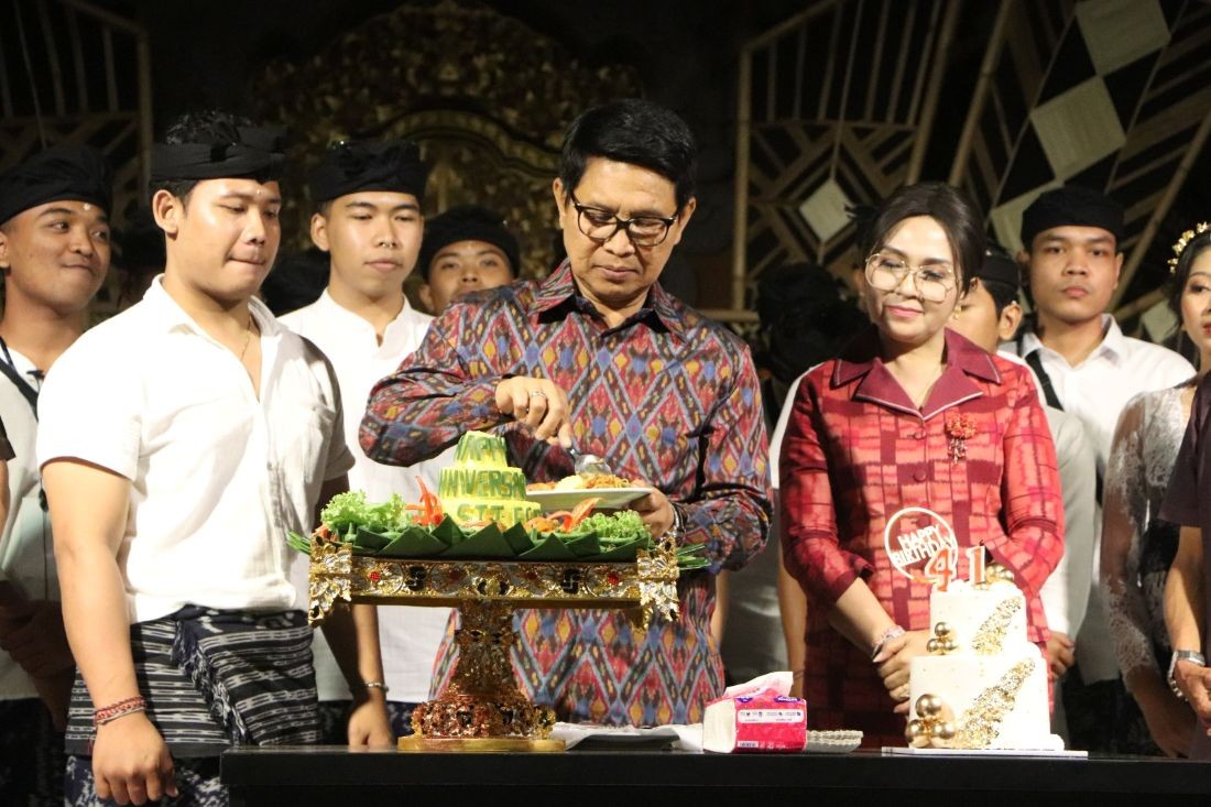 Bupati Adi Arnawa