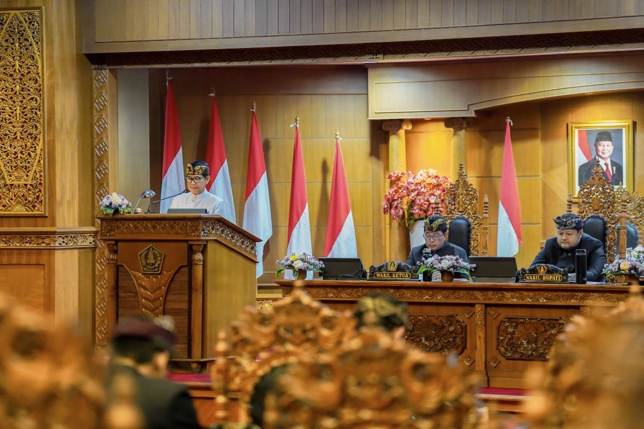 bupati adi arnawa