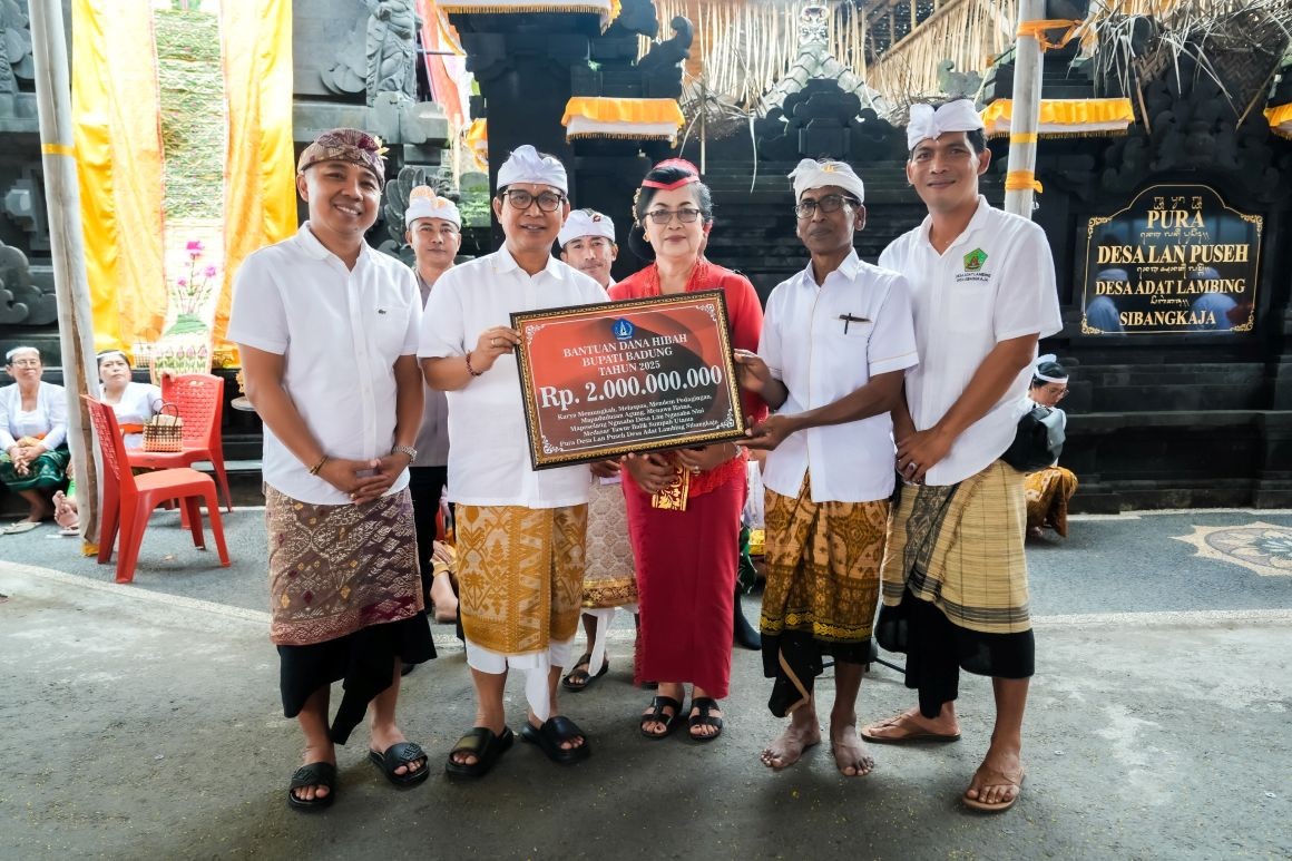 Bupati Adi Arnawa