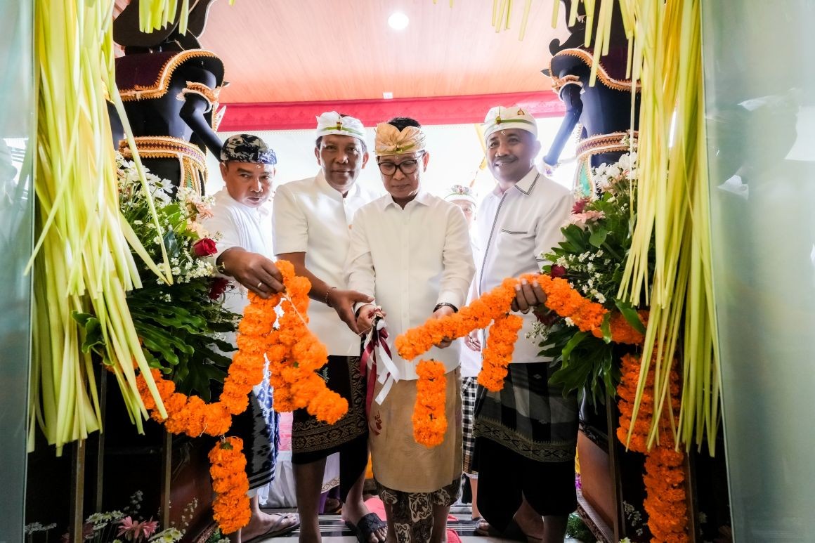 Bupati Adi Arnawa