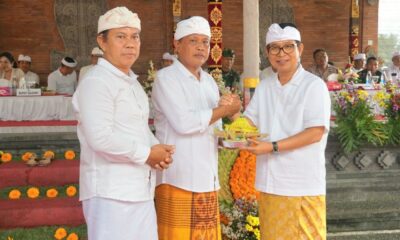 Bupati Adi Arnawa