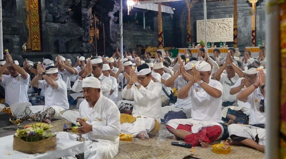 Bupati Adi Arnawa