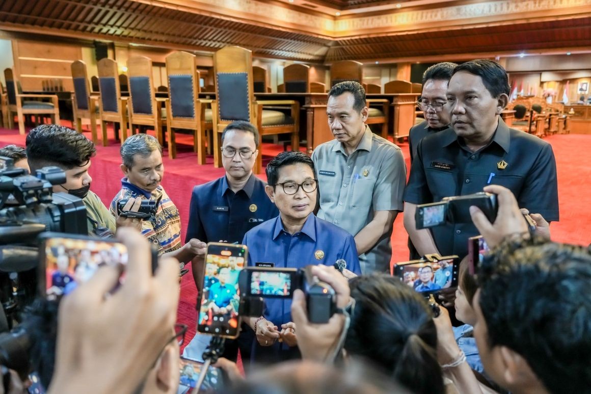 Bupati Adi Arnawa