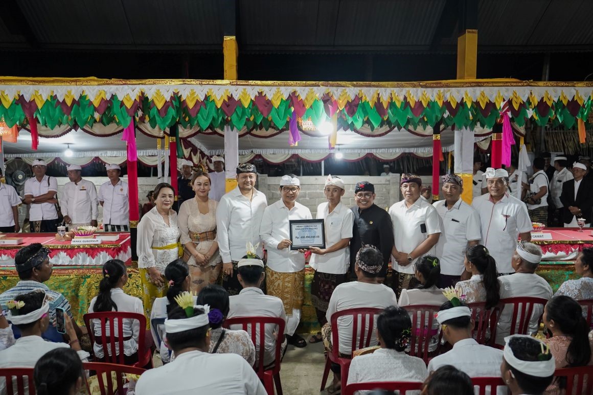 bupati adi arnawa