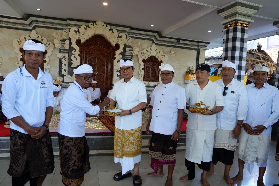 Bupati Adi Arnawa