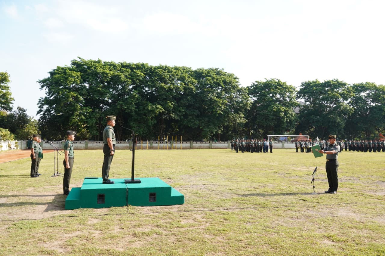 Kasdam IX/Udayana memimpin upacara Hari Sumpah Pemuda Ke-97 Tahun 2025 di Lapangan I Gusti Ngurah Rai, Kepaon
