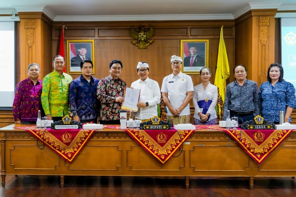 Bupati Adi Arnawa