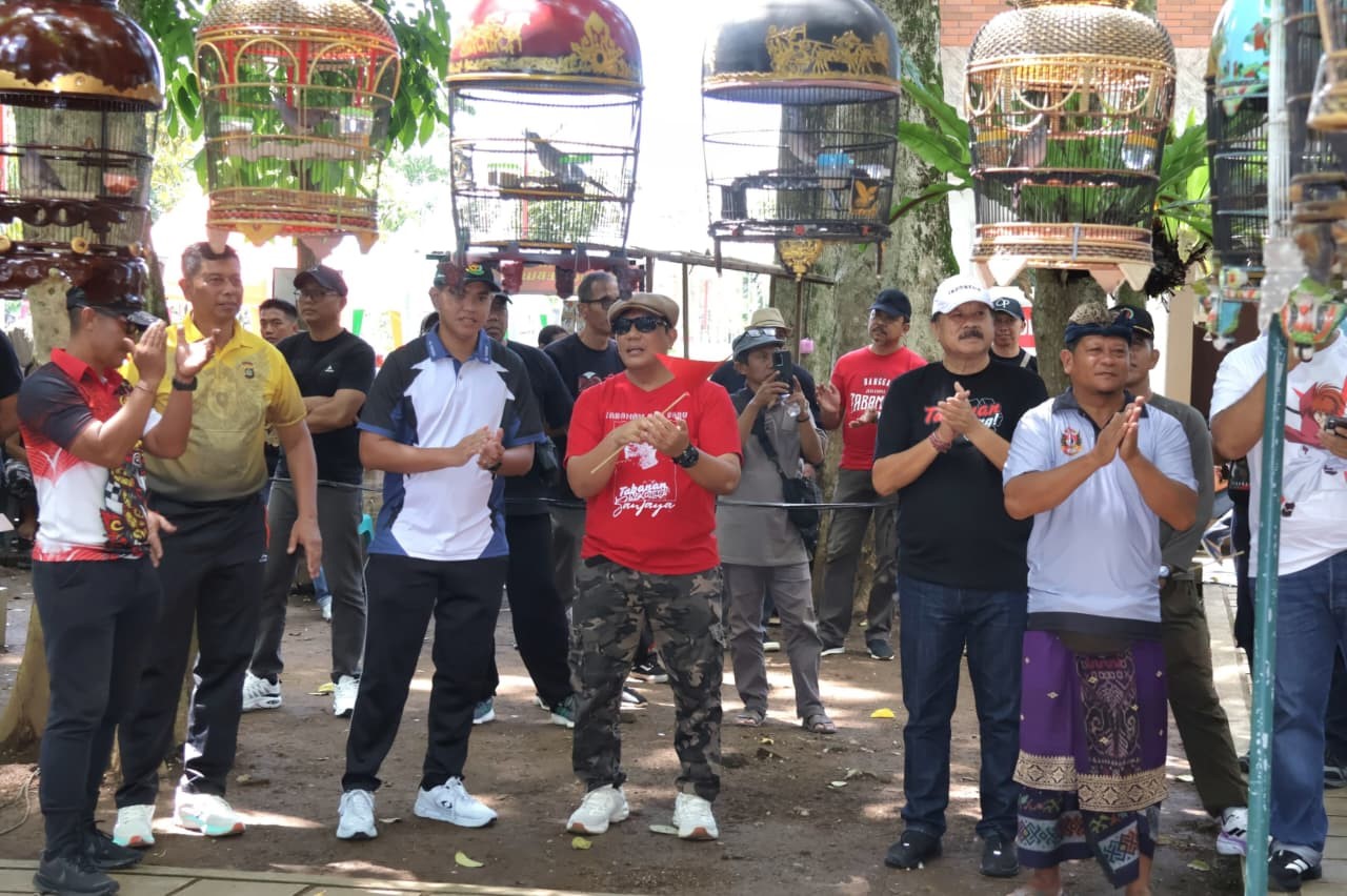 Lomba Burung Perkutut di tabanan