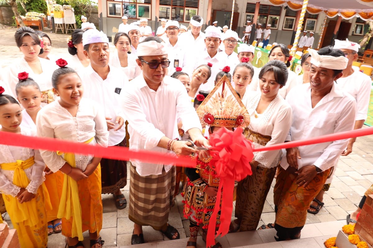 resmikan gedung sdn tonja