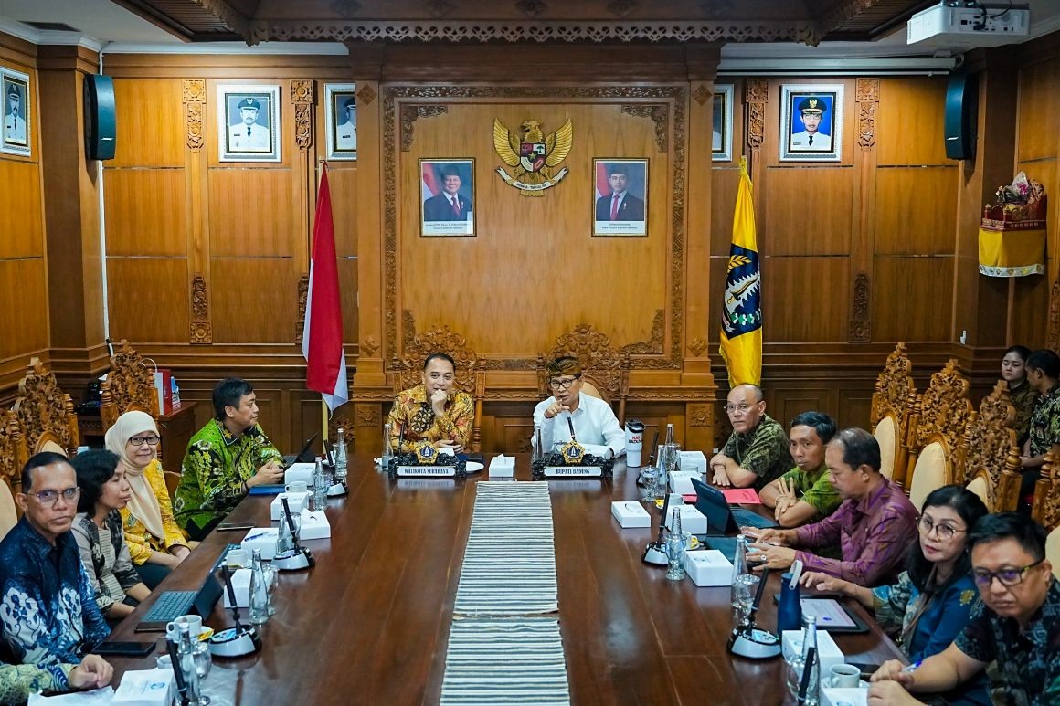 Bupati Adi Arnawa