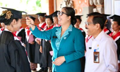 Wisuda lansia di tabanan