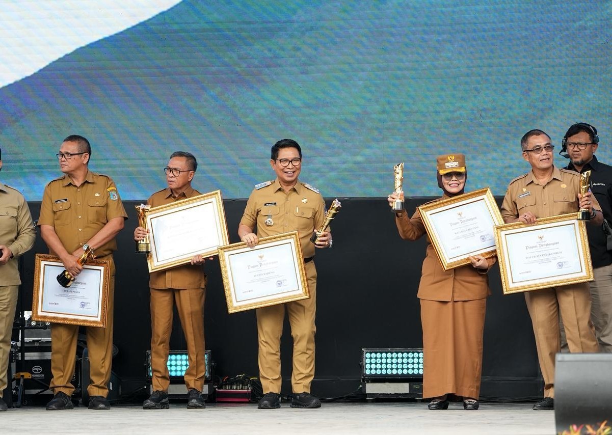 bupati adi arnawa