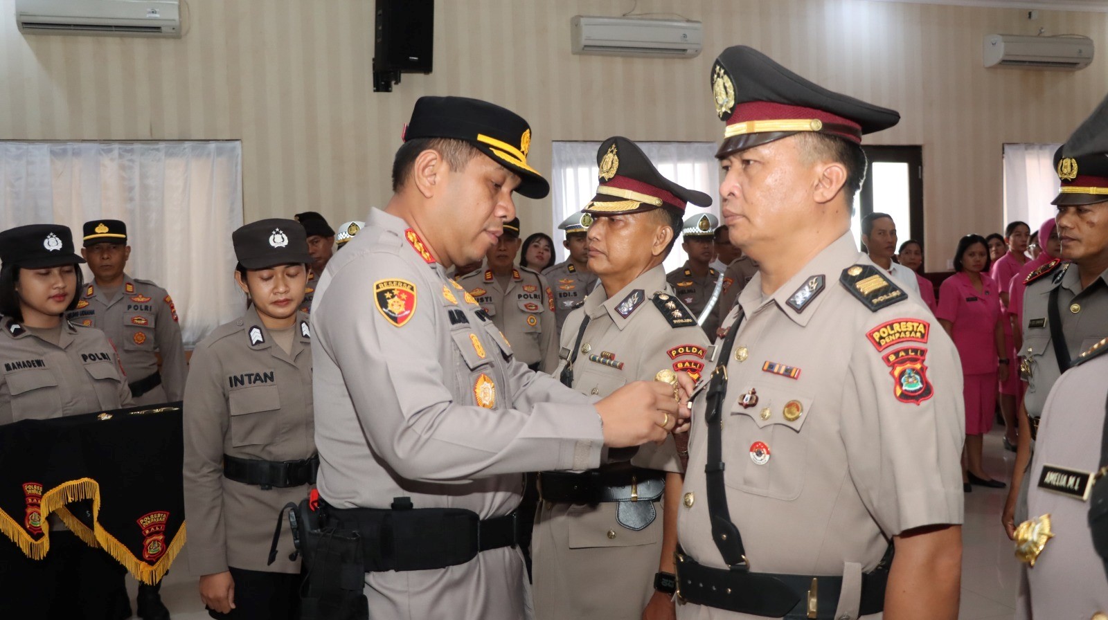 serta penyerahan jabatan Kasi Humas