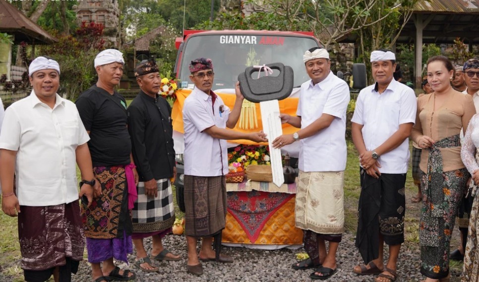 truk sampah singakerta