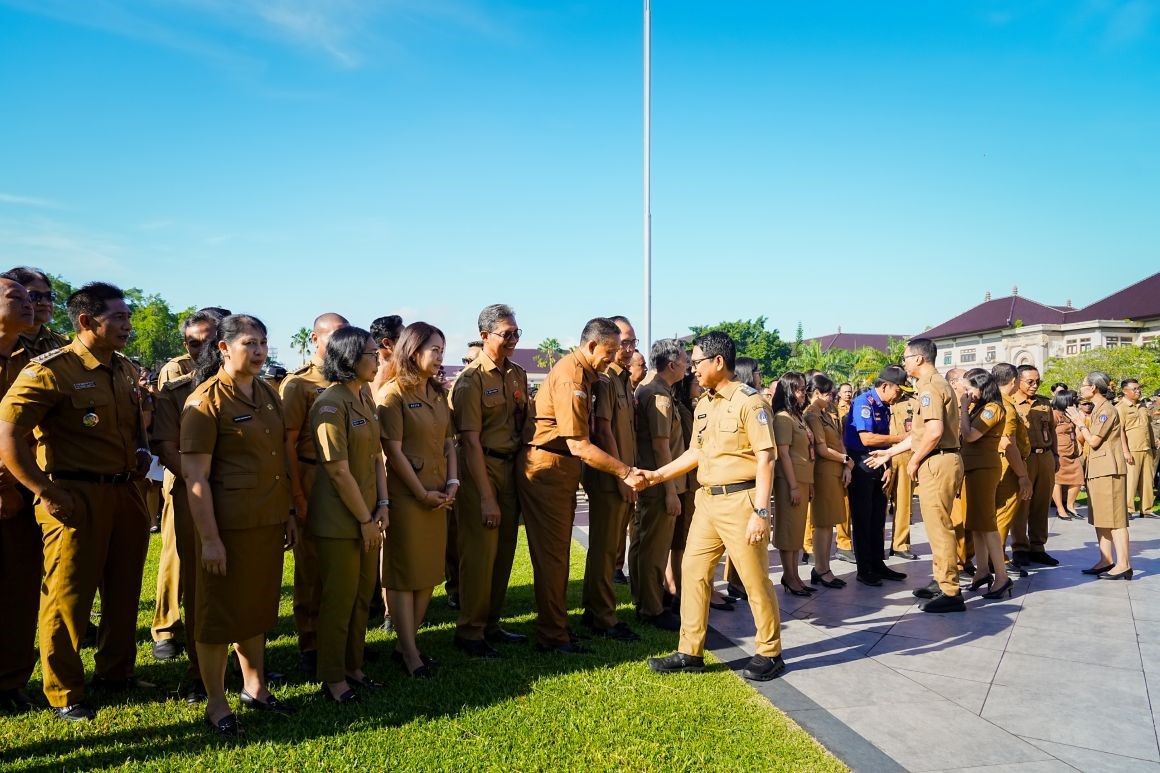 Bupati Adi Arnawa